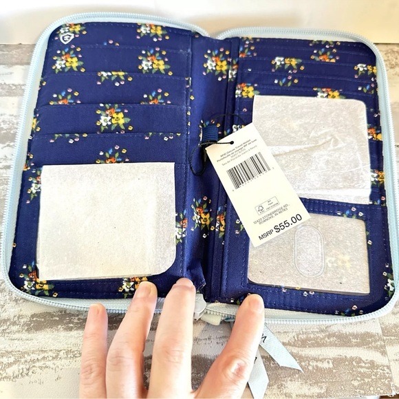 Vera Bradley RFID Deluxe Travel Wallet Sea Air Floral New with tags‎ Blue Floral - Picture 5 of 10